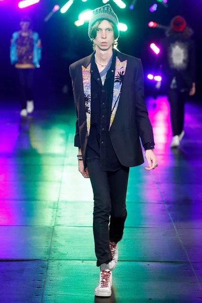 Look 64